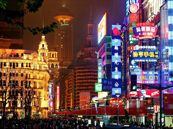 Shanghai-Nanjing road at night