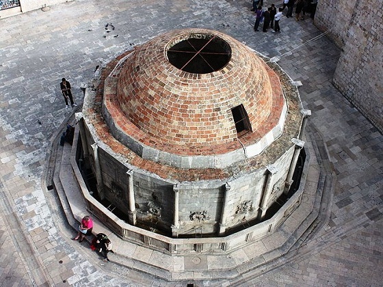 Dubrovnik-Onofrios fountain