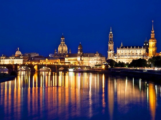 Dresden-Skyline at night