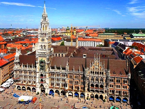Munich-Rathaus and Marienplatz