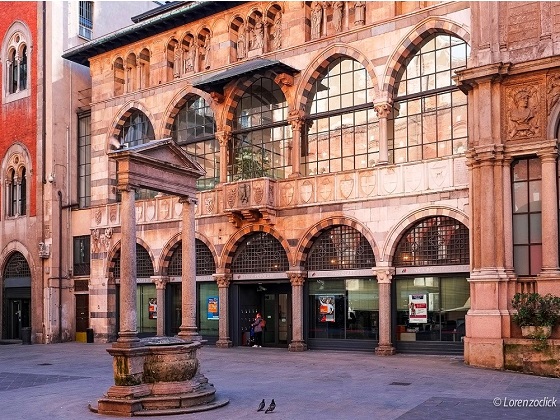 Milan-Piazza Mercanti
