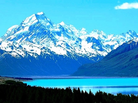 New Zealand-Mount Cook and Lake Pukaki