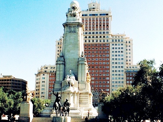 Madrid-Plaza de Espania-Cervantes Monument
